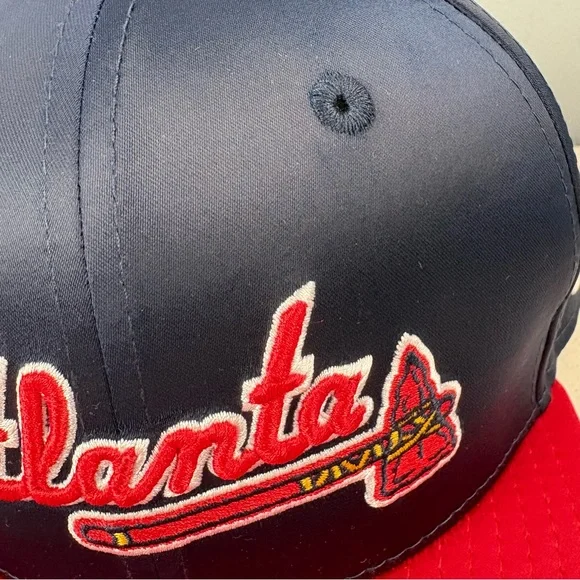 New Era Atlanta Braves Spring Satin 59FIFTY Fitted Hat Baseball Cap Adult 7 1/4 - Picture 2 of 8